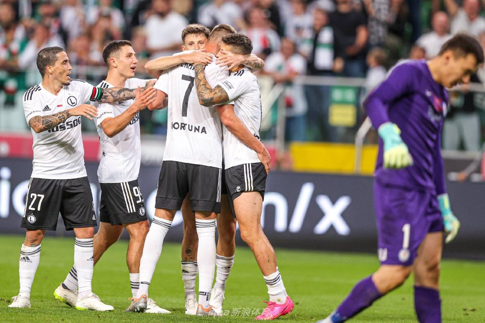 出她在网球 出她在网球